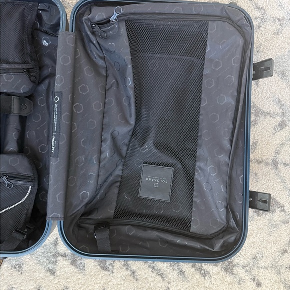 Solgaard Carry On 22 inch Navy Hardside Spinner Suitcase - Picture 5 of 7